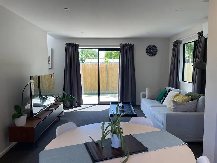 Peaceful 2Bed2Bath With Parking Close To Colombo St Christchurch New Zealand