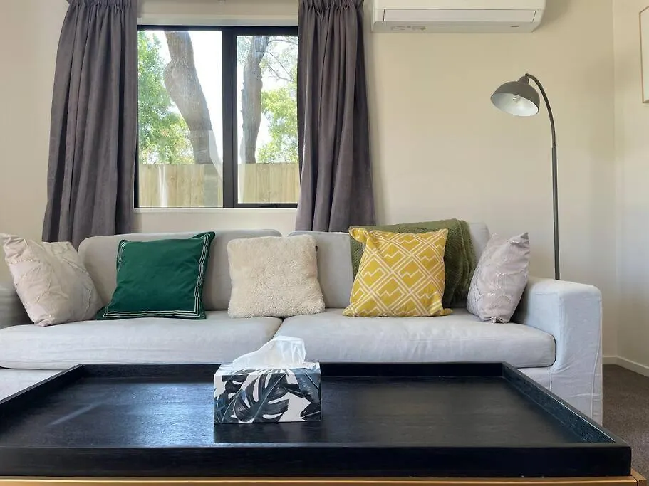 Peaceful 2Bed2Bath With Parking Close To Colombo St Christchurch 0*,  New Zealand