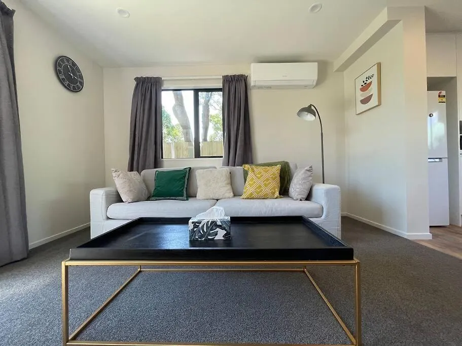 Peaceful 2Bed2Bath With Parking Close To Colombo St Christchurch Holiday home