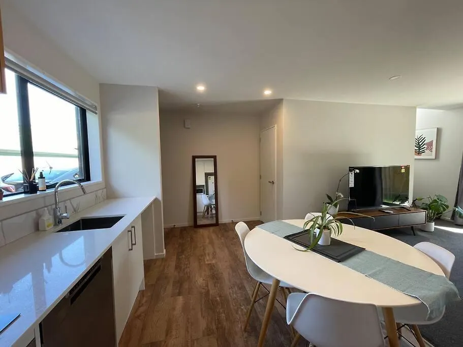 Peaceful 2Bed2Bath With Parking Close To Colombo St Christchurch 0*,  New Zealand