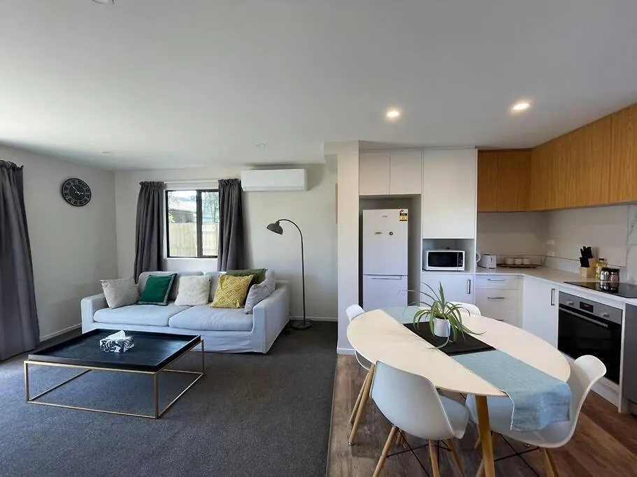 Peaceful 2Bed2Bath With Parking Close To Colombo St Christchurch