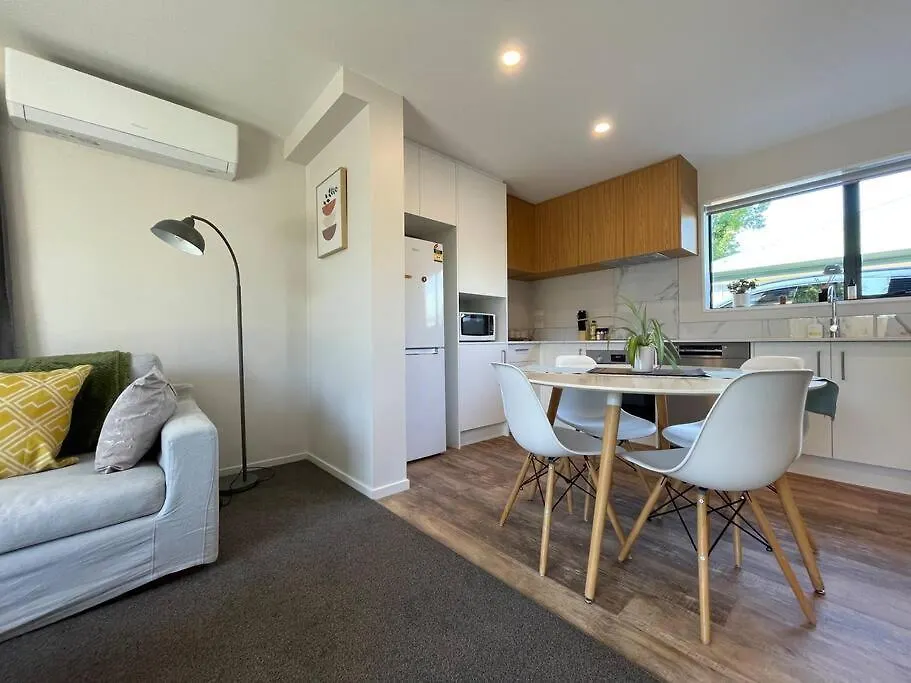Peaceful 2Bed2Bath With Parking Close To Colombo St Christchurch