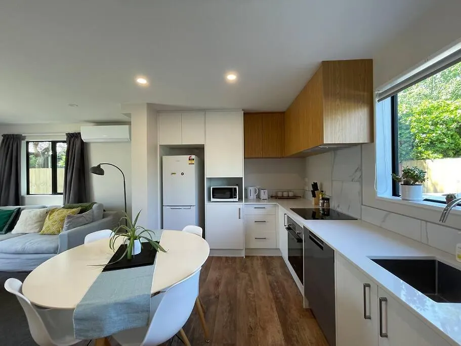 Peaceful 2Bed2Bath With Parking Close To Colombo St Christchurch